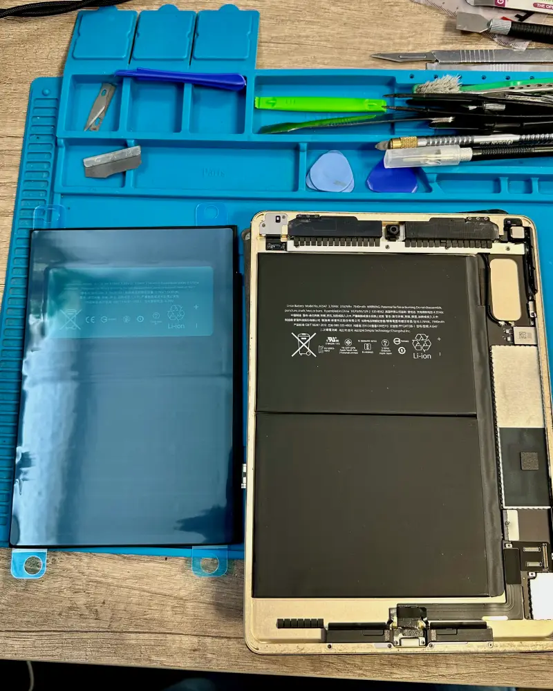 Otvoren iPad Air 2 i stara baterija