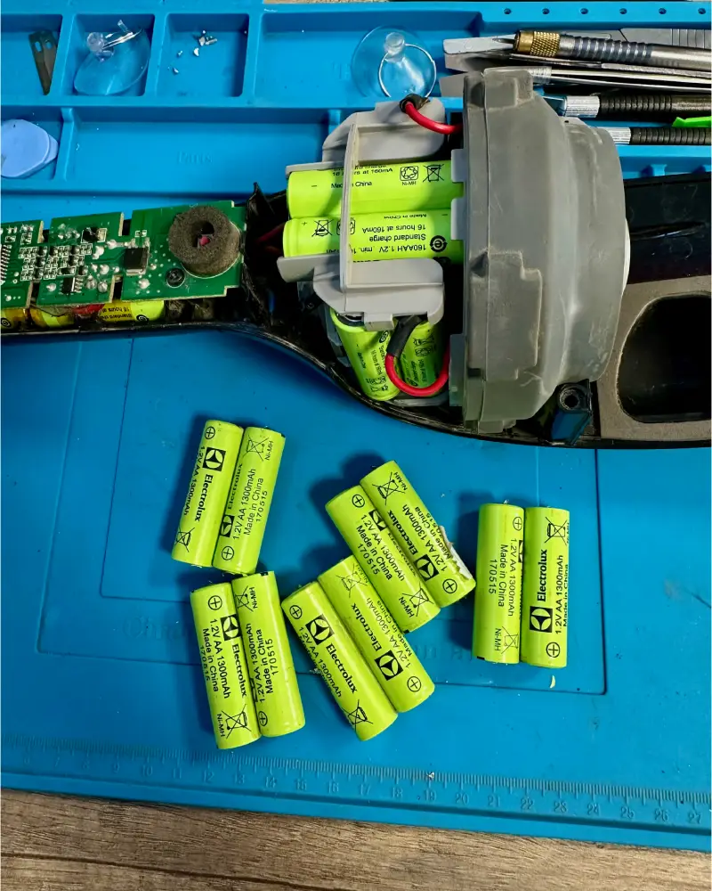 Otvoren štapni usisivač i baterijski paket