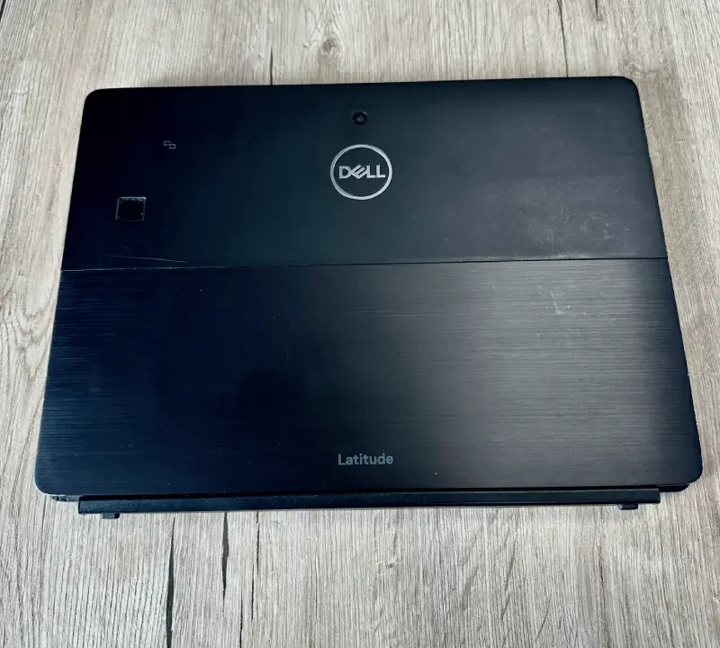 Čišćenje i zamena termalne paste na 2 u 1 laptopu