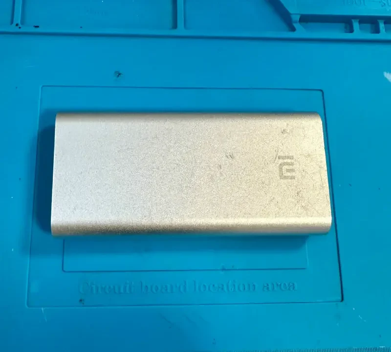 Otkinut USB konektor na powerbanku da li se isplati popravka