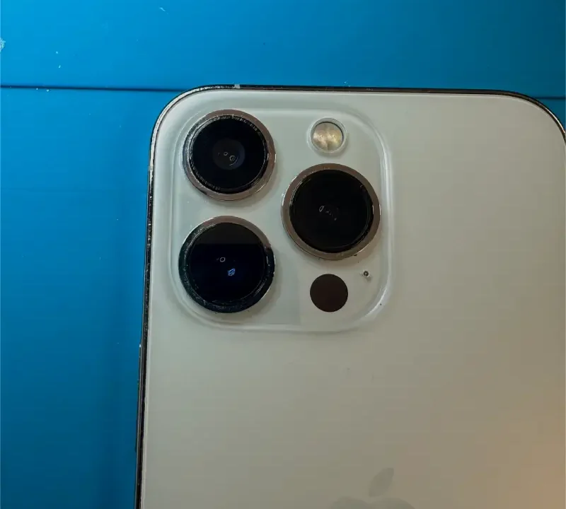 Razbijeno staklo kamere na telefonu – da li je dovoljna zamena stakla ili mora cela kamera